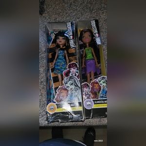 2 monster high dolls